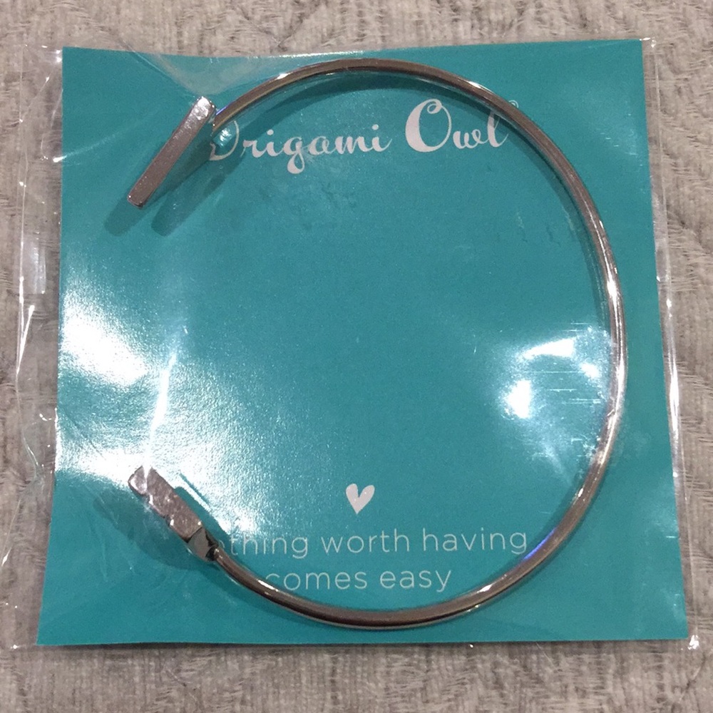 NWT Bracelet arrow
